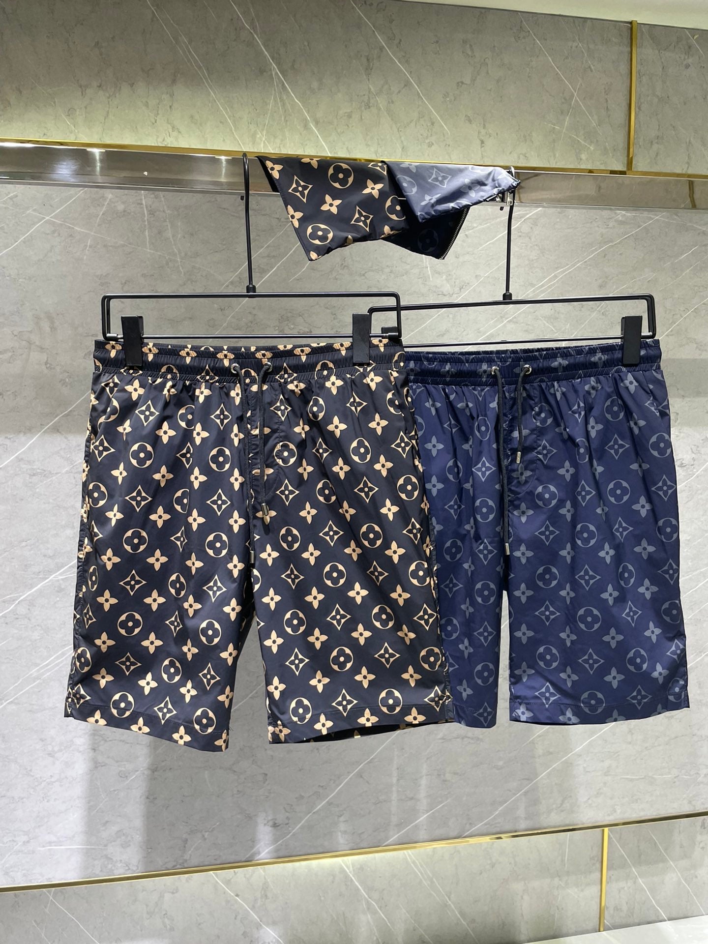 LOUIS VUITION- Shorts